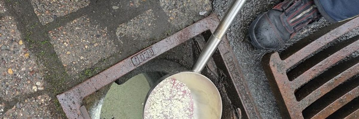 FW Celle: Unbekannte Flüssigkeit ausgetreten