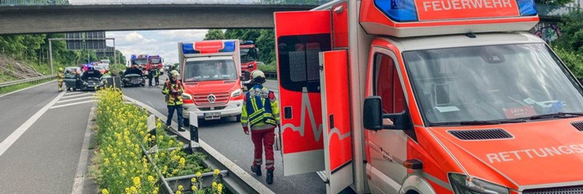 FW-BO: Verkehrsunfall zwischen drei PKW auf der A43