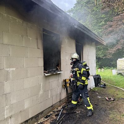 FW-SE: Feuer zerstört Bungalow