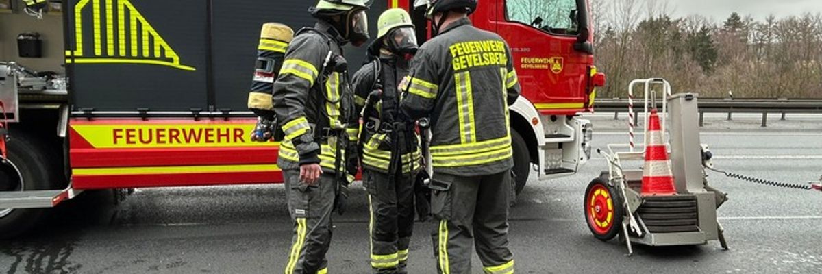 FW-EN: Brennendes Wohnmobil auf der BAB 1