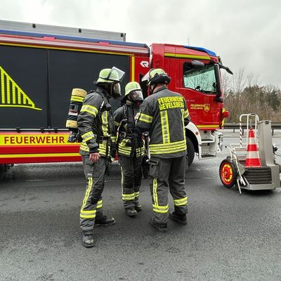 FW-EN: Brennendes Wohnmobil auf der BAB 1