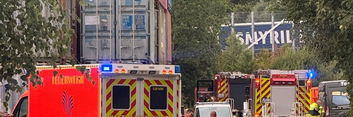 FW Bad Oeynhausen: Feuer bei Entsorgungsbetrieb - brennendes Fass zügig gelöscht