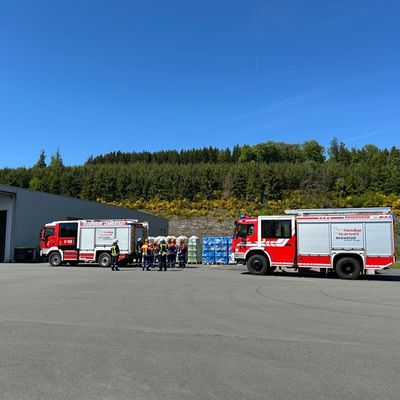 FW-OE: Jugendfeuerwehr übt den Ernstfall bei Gerätebau Linn in Lennestadt-Oedingen
