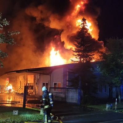 FW-OE: Vollbrand eines Handwerksbetriebs in Lennestadt-Altenhundem