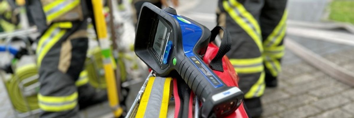 FW Hünxe: Pkw-Brand durch Ersthelfer und Polizei gelöscht