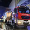 FW-MK: Müllpresse an der Eissporthalle in Brand geraten