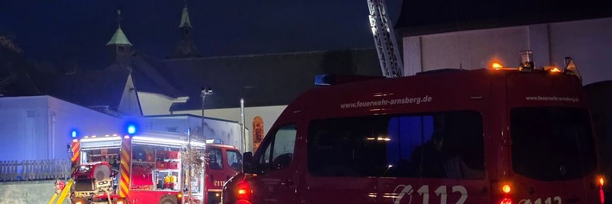 FW-AR: Intensive Jahresübung: Brand in altem Drogerie-Gebäude