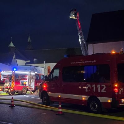 FW-AR: Intensive Jahresübung: Brand in altem Drogerie-Gebäude