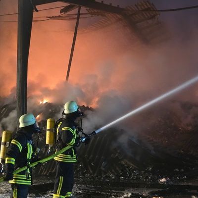 FW Dörentrup: Brand im Industriegebiet Dörentrup-Humfeld - Feuerwehr erneut im Großeinsatz