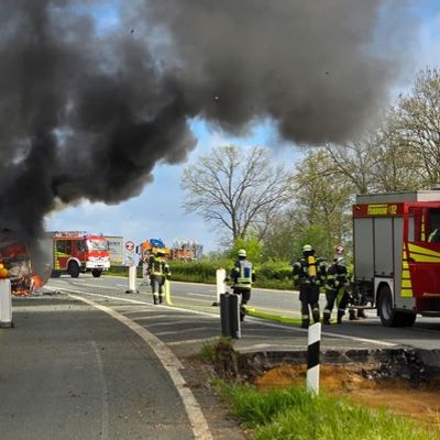FW-WRN: LKW in Vollbrand auf der Autobahn 1