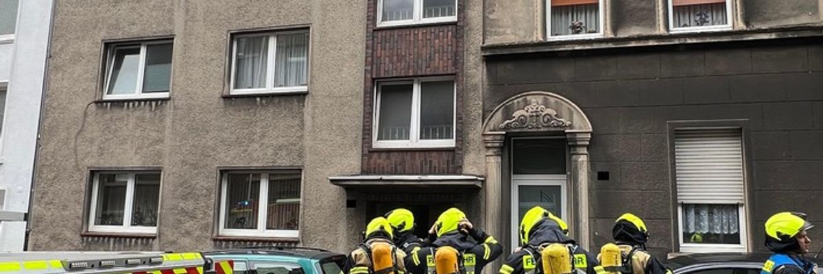 FW-OB: Brand in Mehrfamilienhaus - Feuerwehr verhindert Schlimmeres