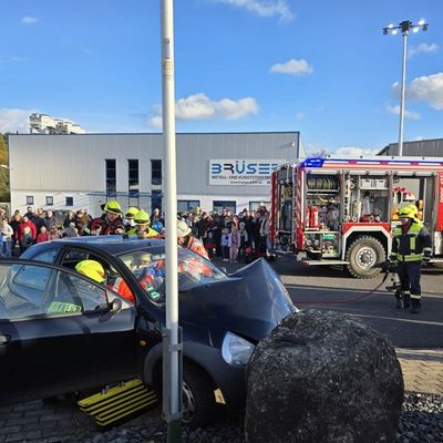 FW Finnentrop: Einheit Heggen zeigt bei Abschlussübung technische Rettung nach Verkehrsunfall