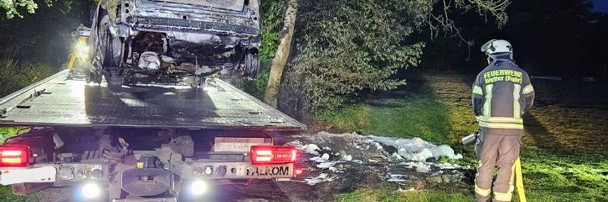FW-EN: Wetter - Verkehrsunfall, Kleinbrand und Pkw-Brand am Dienstag und in der Nacht zu Mittwoch