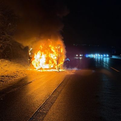 FW-RS: Brand eine Autotransporters auf der A 1