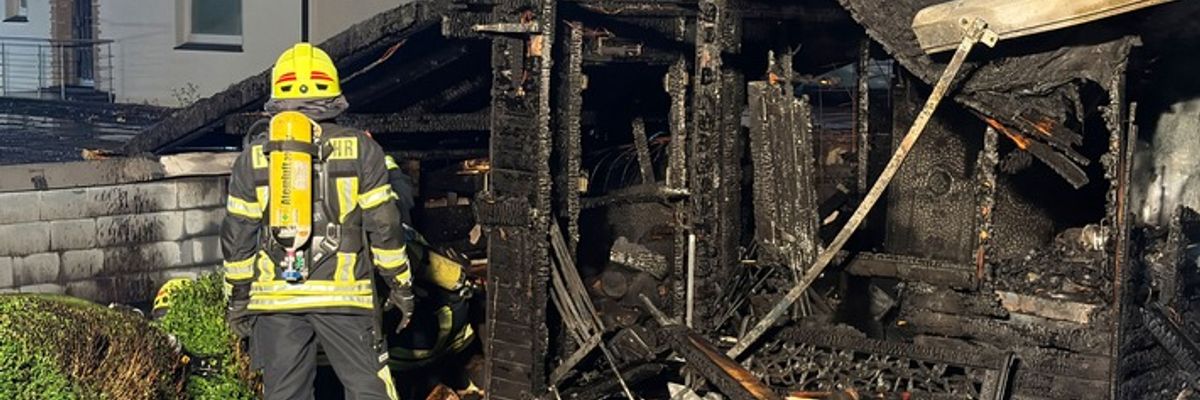 FW Finnentrop: Gartenhüttenbrand in Finnentrop-Fretter