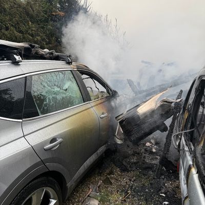 FW Überlingen: Landwirtschaftliche Scheune auf dem Haldenhof (Überlingen) in Vollbrand / Übergreifen der Flammen auf Gaststätte mit Fremdenzimmer verhindert / Keine Personen zu Schaden gekommen