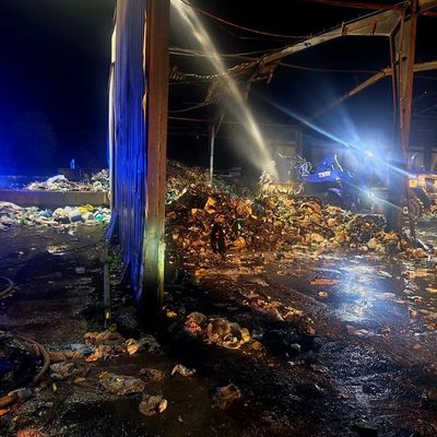 FW Dörentrup: Brand im Industriegebiet Dörentrup-Humfeld - Feuerwehr erneut im Großeinsatz