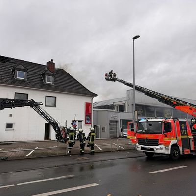 FW-MH: Zweite Folgemeldung zum Großbrand an der Kölner Straße