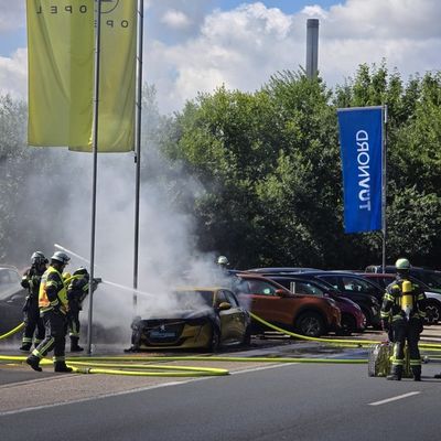 FW-WRN: Brennender PKW alarmiert die Freiwillige Feuerwehr Werne