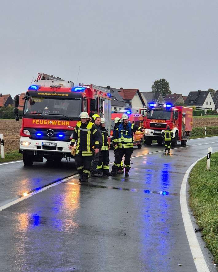 FW Ense: Verkehrsunfall auf der B516