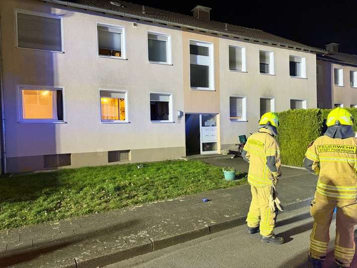 FW Paderborn: Gemeldeter Zimmerbrand in der Gneisenaustraße