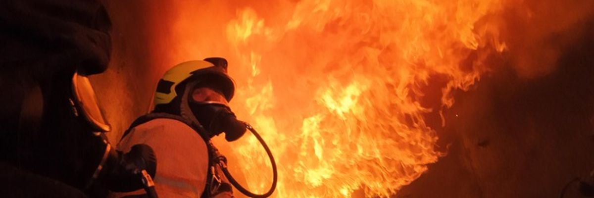 FW-EN: Feuerwehr Herdecke trainiert realistische Brandeinsätze in einem Übungscontainer - Hygienekonzept wird beübt