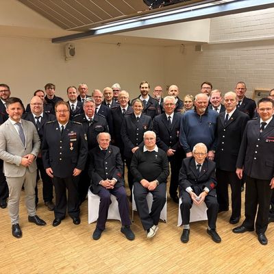 FW Beverungen: Feierstunde der Feuerwehr Beverungen / Rückblick, Ausblick und verdiente Ehrungen