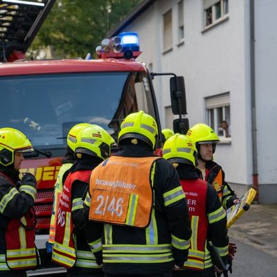 Feuerwehr MTK: Brennende Matratze sorgt für starke Verrauchung in Hattersheim
