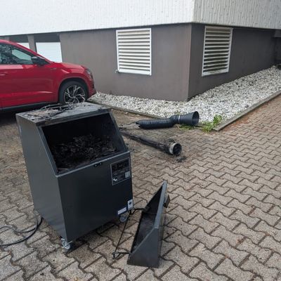 FW-EN: Brandeinsätze und massive Ölspur in Breckerfeld