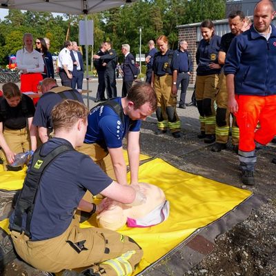 FW-PB: Mehr als 400 Feuerwehrleute kommen gehörig ins Schwitzen