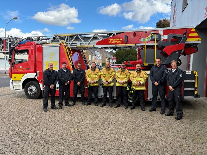 FW Tönisvorst: Vier neue Drehleitermaschinisten für die Feuerwehr Tönisvorst