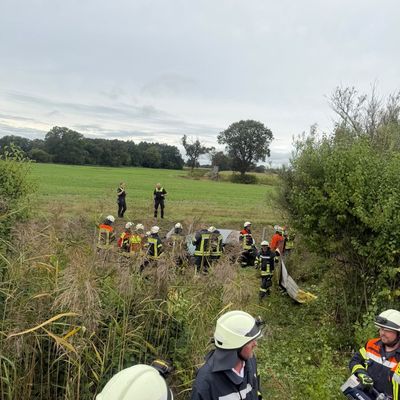 FW-ROW: Ehepaar nach Verkehrsunfall auf der A1 aus Fahrzeug befreit
