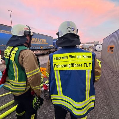 Feuerwehr Weil: Feuerwehr stoppt Gefahrstoffaustritt im Umschlagbahnhof Weil am Rhein