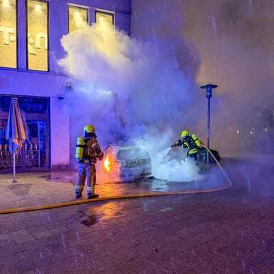 FW-DT: Brennender Pkw in der Innenstadt