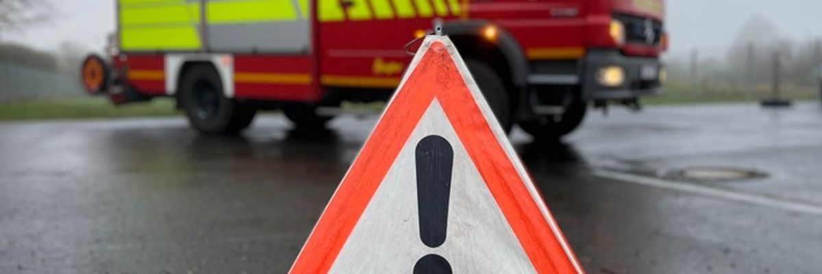 FW Lehrte: Parkende PKW behindern Feuerwehreinsatz in Ahlten