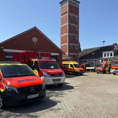 FW-AUR: Anspruchsvoller Rettungseinsatz nach Verkehrsunfall