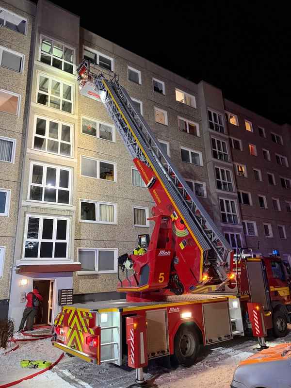 FW Dresden: Mehrere Verletzte durch Kellerbrand