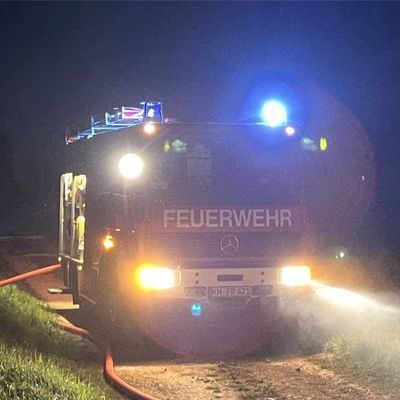 FW Reichenau: Brennende Riedballen gelöscht, Reichenau-Mittelzell - 11.04.2025
