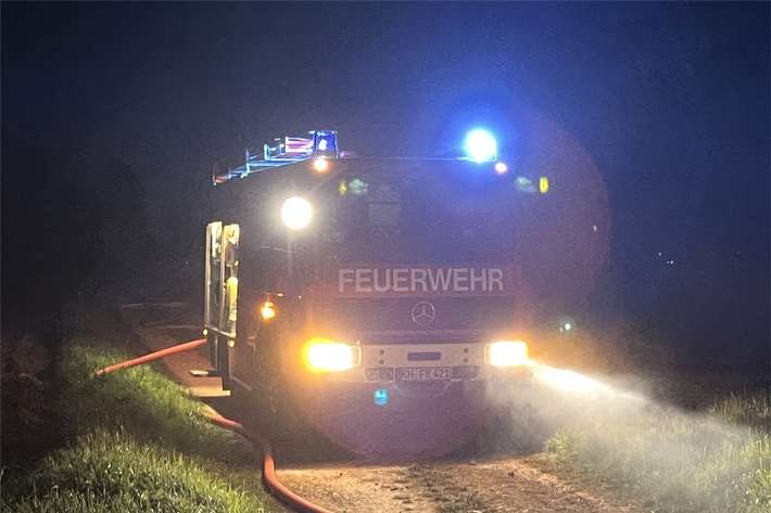 FW Reichenau: Brennende Riedballen gelöscht, Reichenau-Mittelzell - 11.04.2025