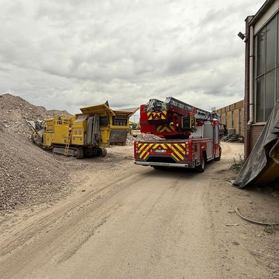 FW-AR: Löschzug Neheim trainiert Rettung mehrerer vermisster Personen - Drohnentechnik unterstützt Übung auf Firmengelände