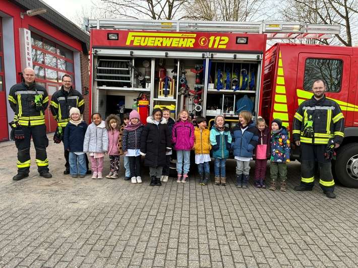 FW-KLE: Mutig im Notfall: Vorschulkinder besuchen die Freiwillige Feuerwehr Bedburg-Hau