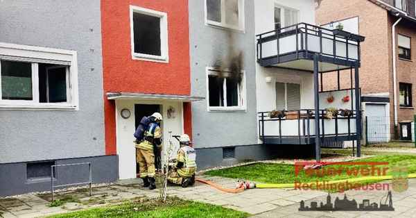 FW-RE: Küche steht in Brand - keine Verletzten