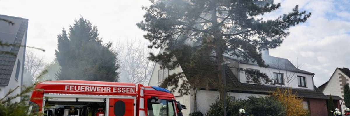 FW-E: Brand in Doppelhaushälfte - eine verletzte Person