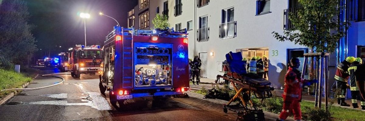 KFV-CW: Brand in betreuter Wohneinrichtung verursacht hohen Sachschaden - Keine Verletzten - 65 Einsatzkräfte vor Ort