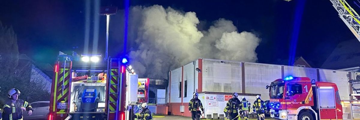 FW-EN: Erstmeldung: Brand in Möbellager