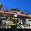 FW-OG: Autozug brennt - Mehrere Neuwagen zerstört