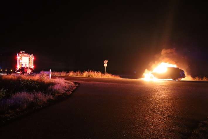FW Gangelt: Pkw-Brand auf der Kreisstraße 3