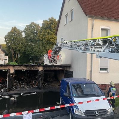 FW-DO: Drei Garagen im Vollbrand
