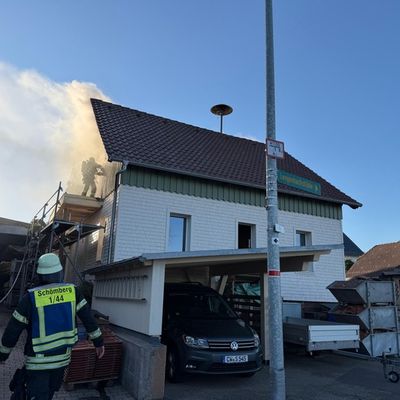 KFV-CW: Fassadenbrand an Schreinerei/Schnelles Eingreifen der Feuerwehr verhindert Großbrand