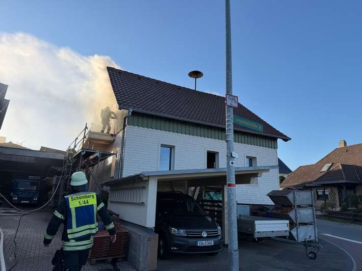 KFV-CW: Fassadenbrand an Schreinerei/Schnelles Eingreifen der Feuerwehr verhindert Großbrand